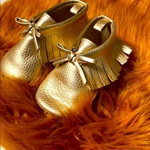 Slightly worn old navy infant boots!